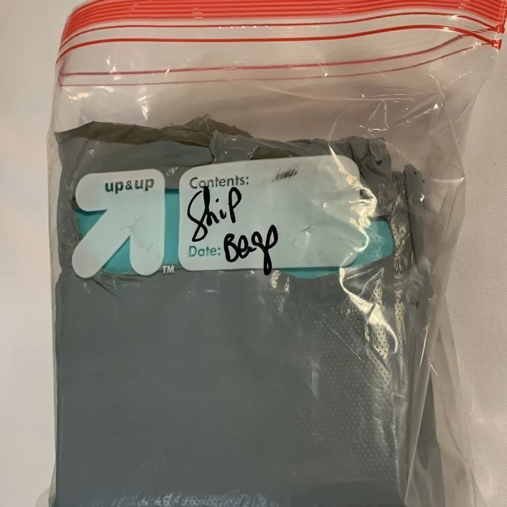 400 piece poly mailer/shipping bags.  NWT & only open for photos